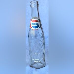Vintage 1970’s Pepsi-Cola soda bottle Iconic Blue and Red Logo 10 oz